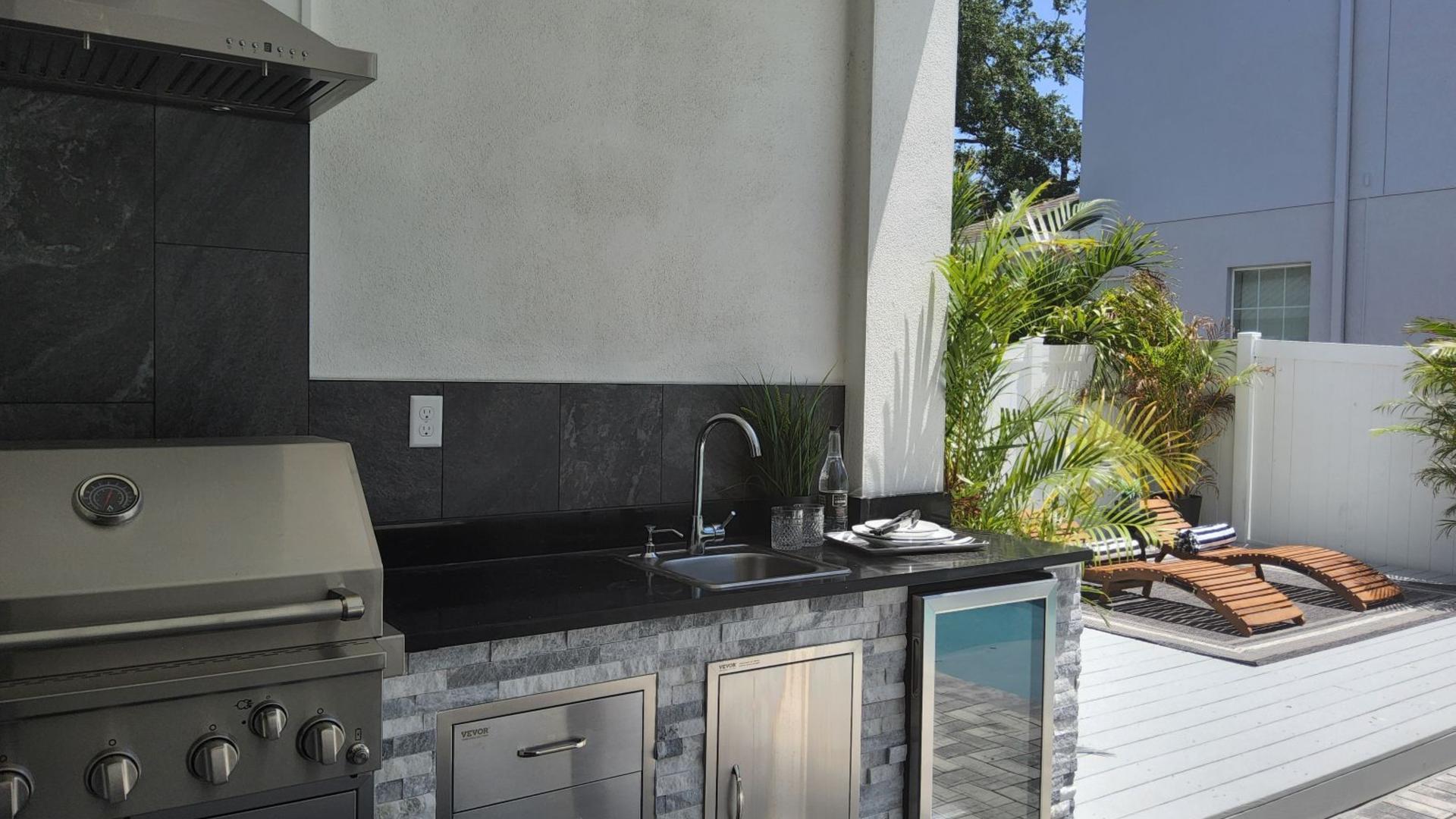 Modern minimalist office space with contemporary furniture - Five Starr Staging contact